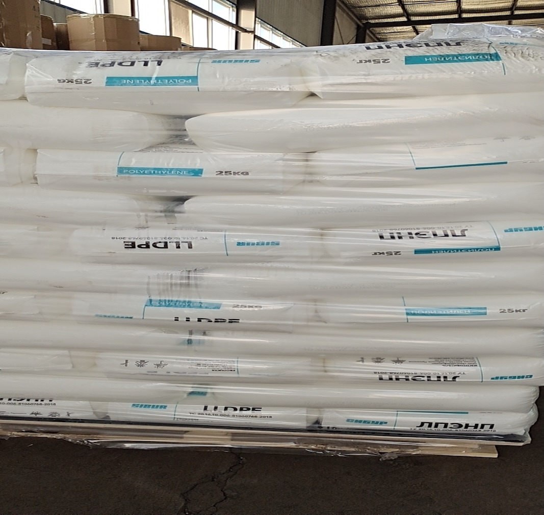 Kakšen tip LLDPE je Sibur 20211NP? Vodnik za izbiro uvožene smole za pihanje folije